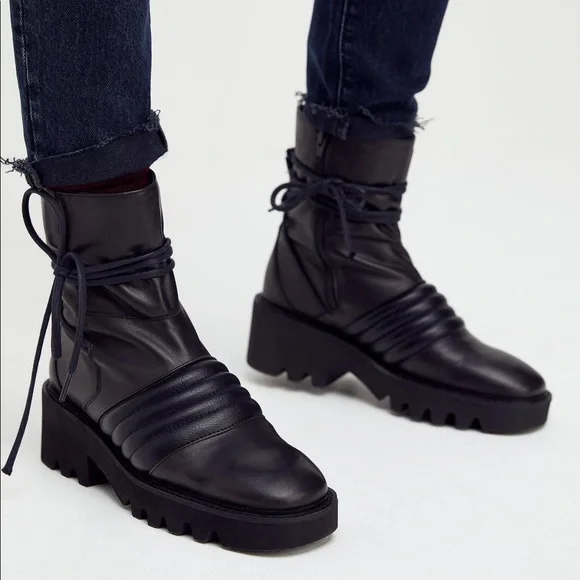 Free People Tori Padded Moto Black Leather Pull-On Lug Sole Ankle Boots Size 39 - Picture 9 of 9